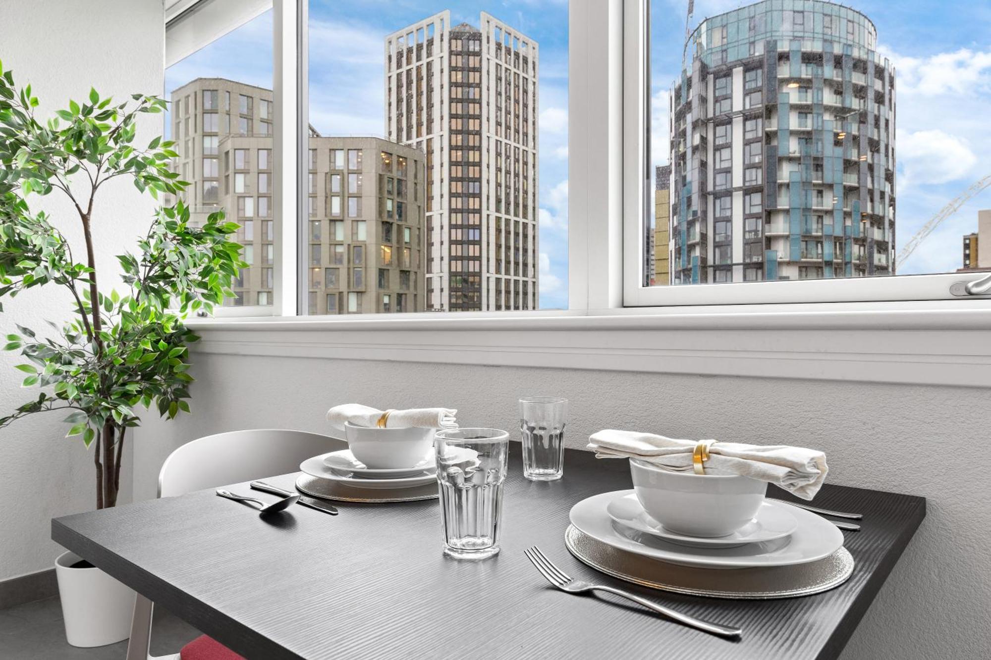 Апартаменты Stylish Retreats On Olympic Way Лондон Экстерьер фото